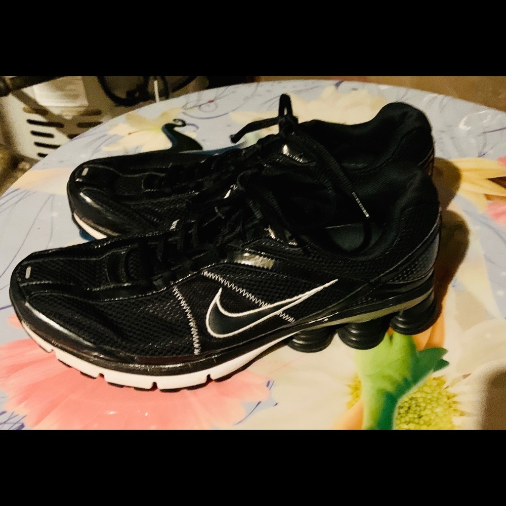 Nike shox women’s size 10 sale 2 days only